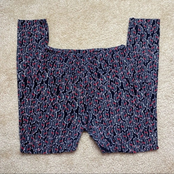 LulaRoe Women’s One Size Black, Red & Gray Feather Print Leggings - Picture 4 of 7